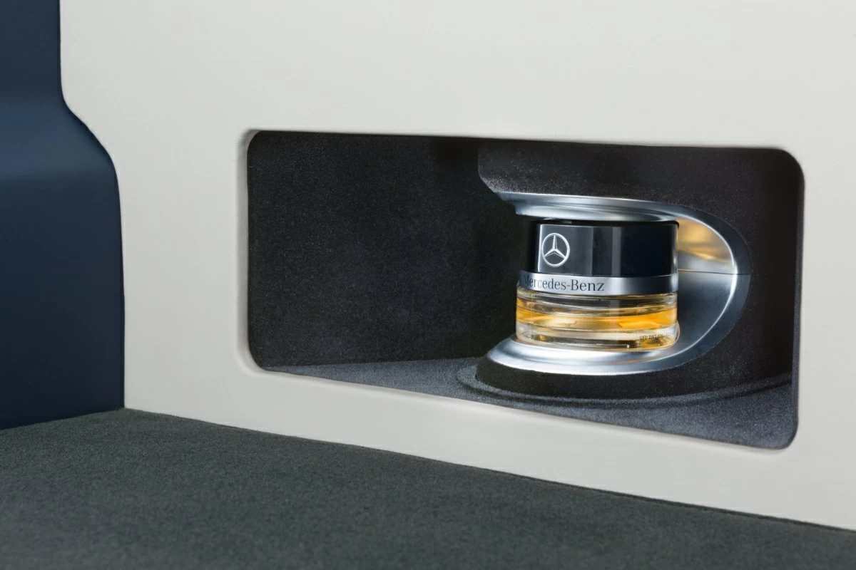 Ароматизатор и ионизатор