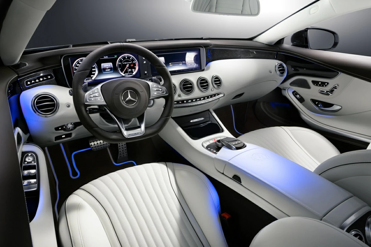 Mercedes-Benz S65 AMG Coupe. Торпедо. Фото