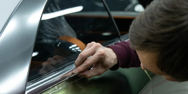 Оклейка автомобиля цветной пленкой в Москве