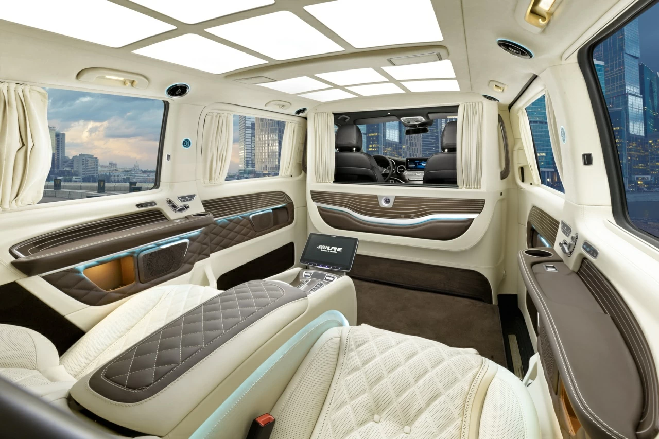 Салон Mercedes-Benz V-Class 300D в комплектации V-BusinessJet. Фото