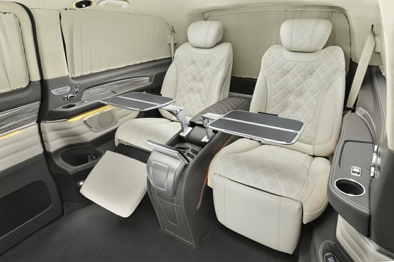 Столик в автомобиль. Фото