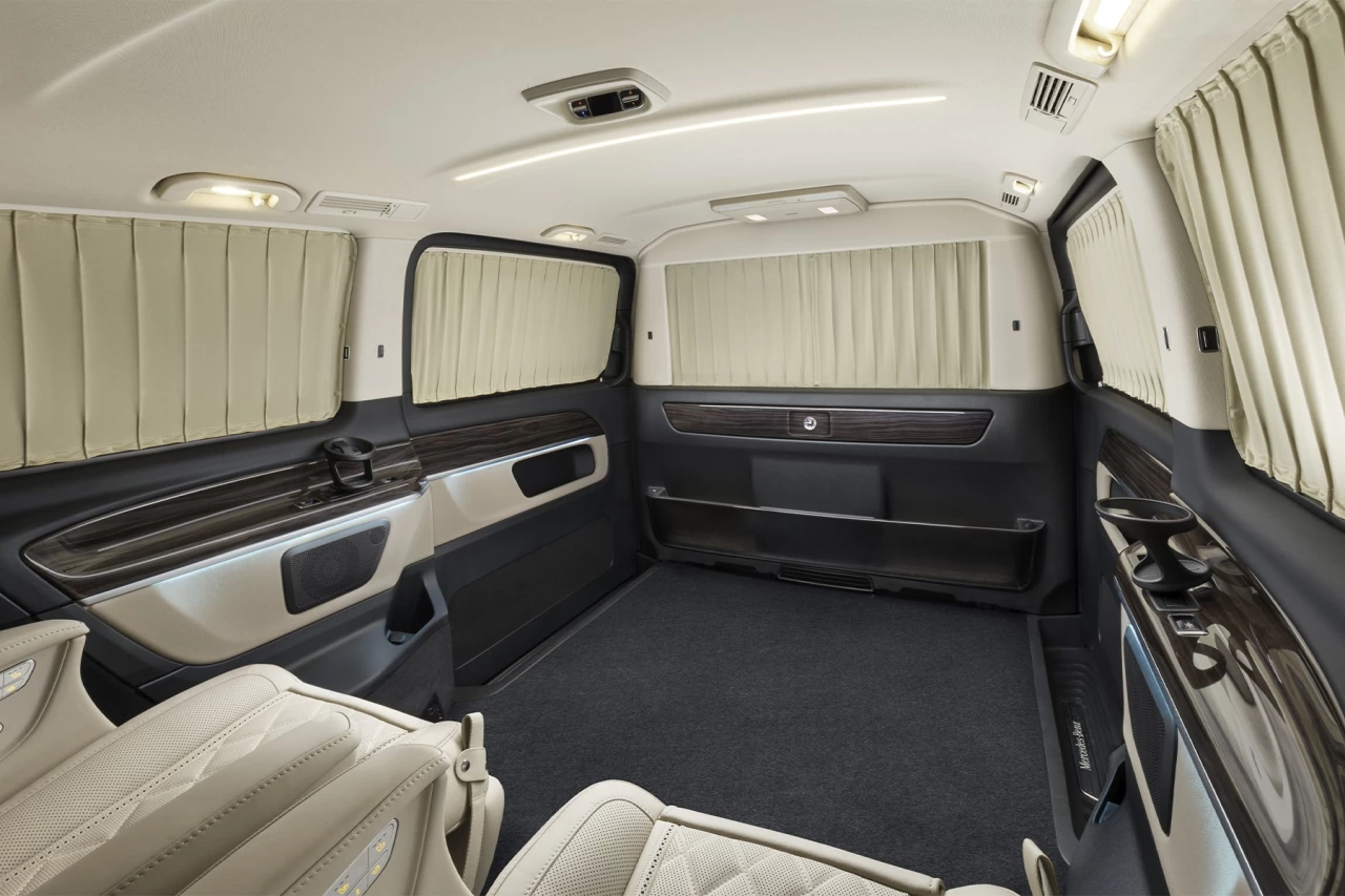 Межсалонная перегородка в автомобиль