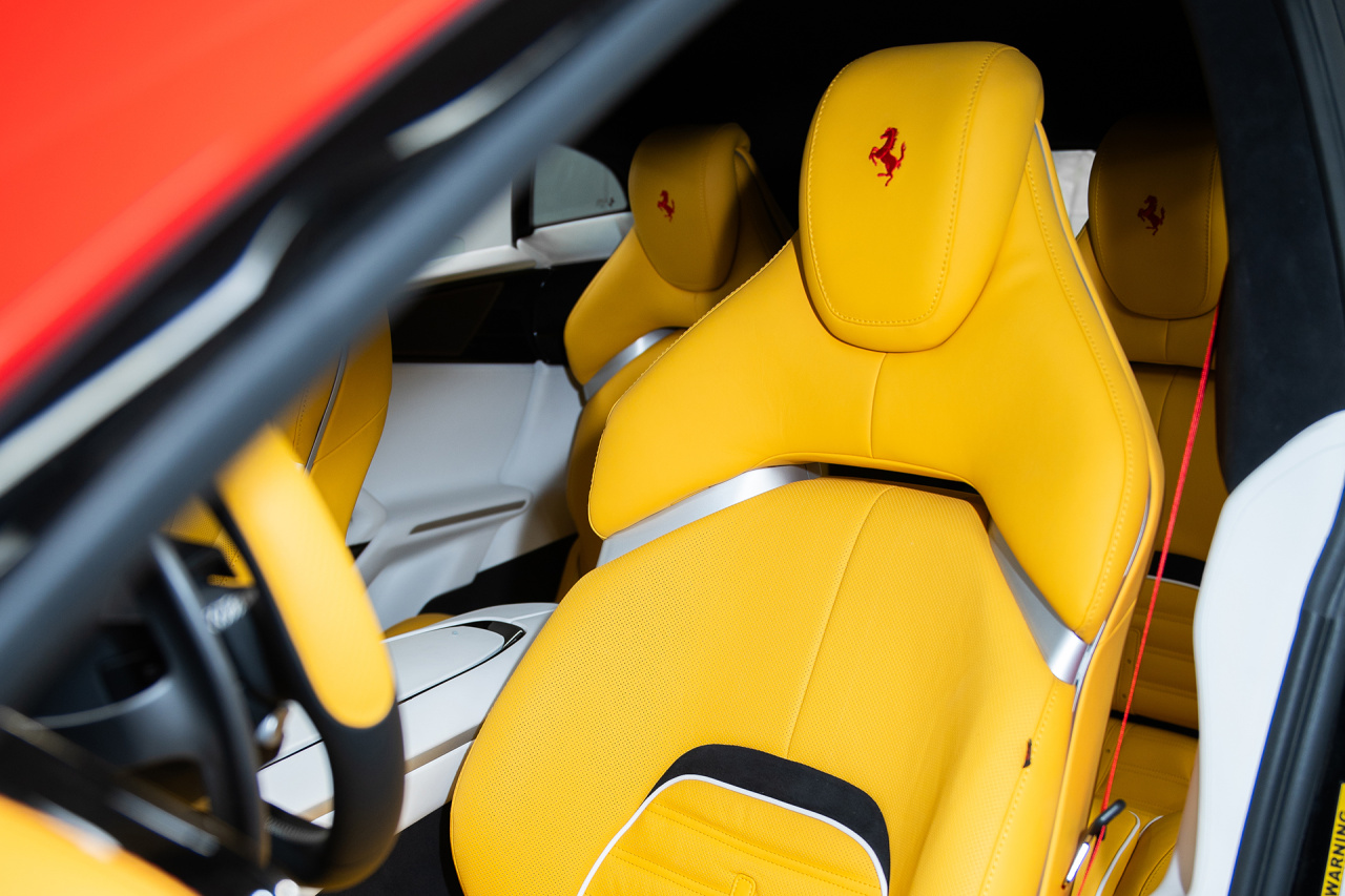 Салон Ferrari Purosangue Black&Yellow. Фото 1