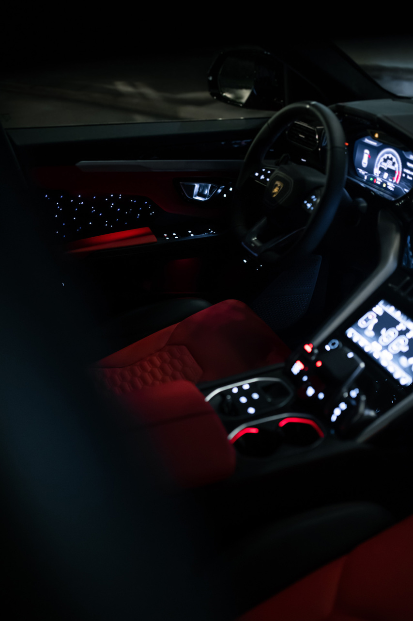 Салон Lamborghini Urus. Фото