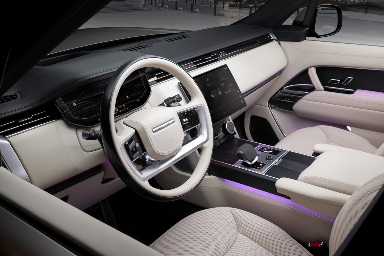 Land Rover Range Rover. Торпедо