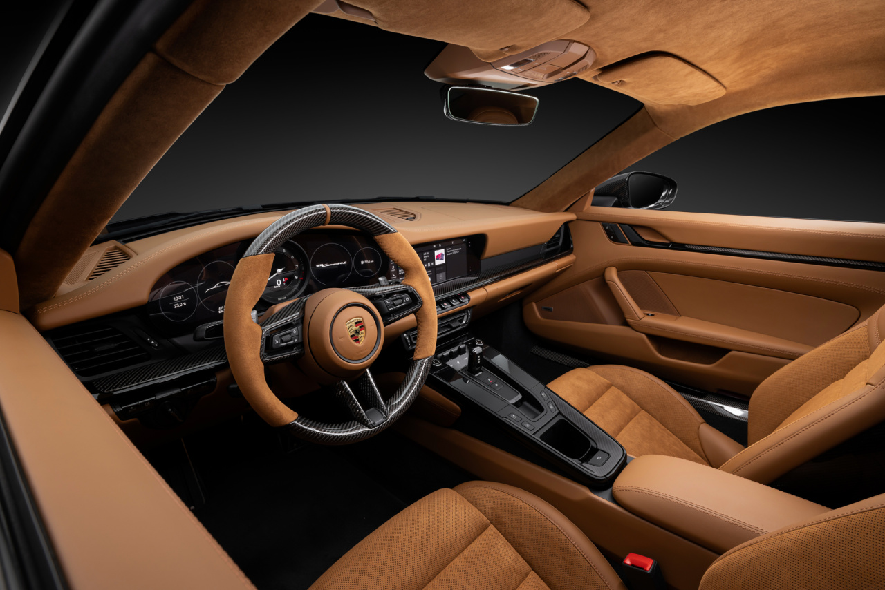 Porsche 911 Carrera 4S. Торпедо. Фото