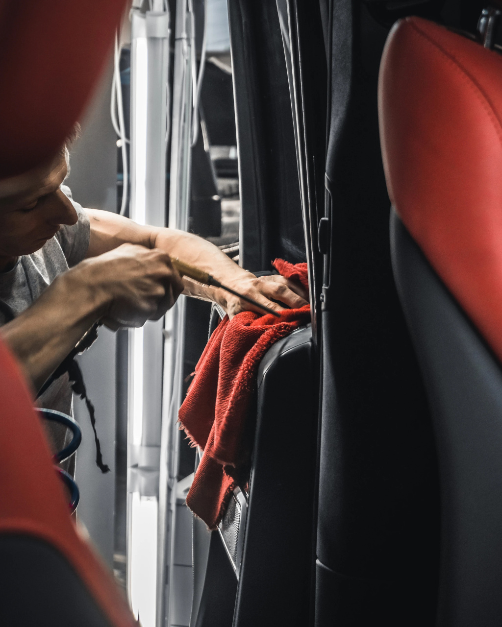 Химчистка салона автомобиля. Фото