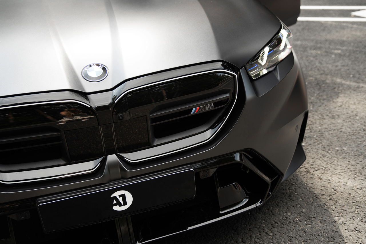 BMW M5. Бампер