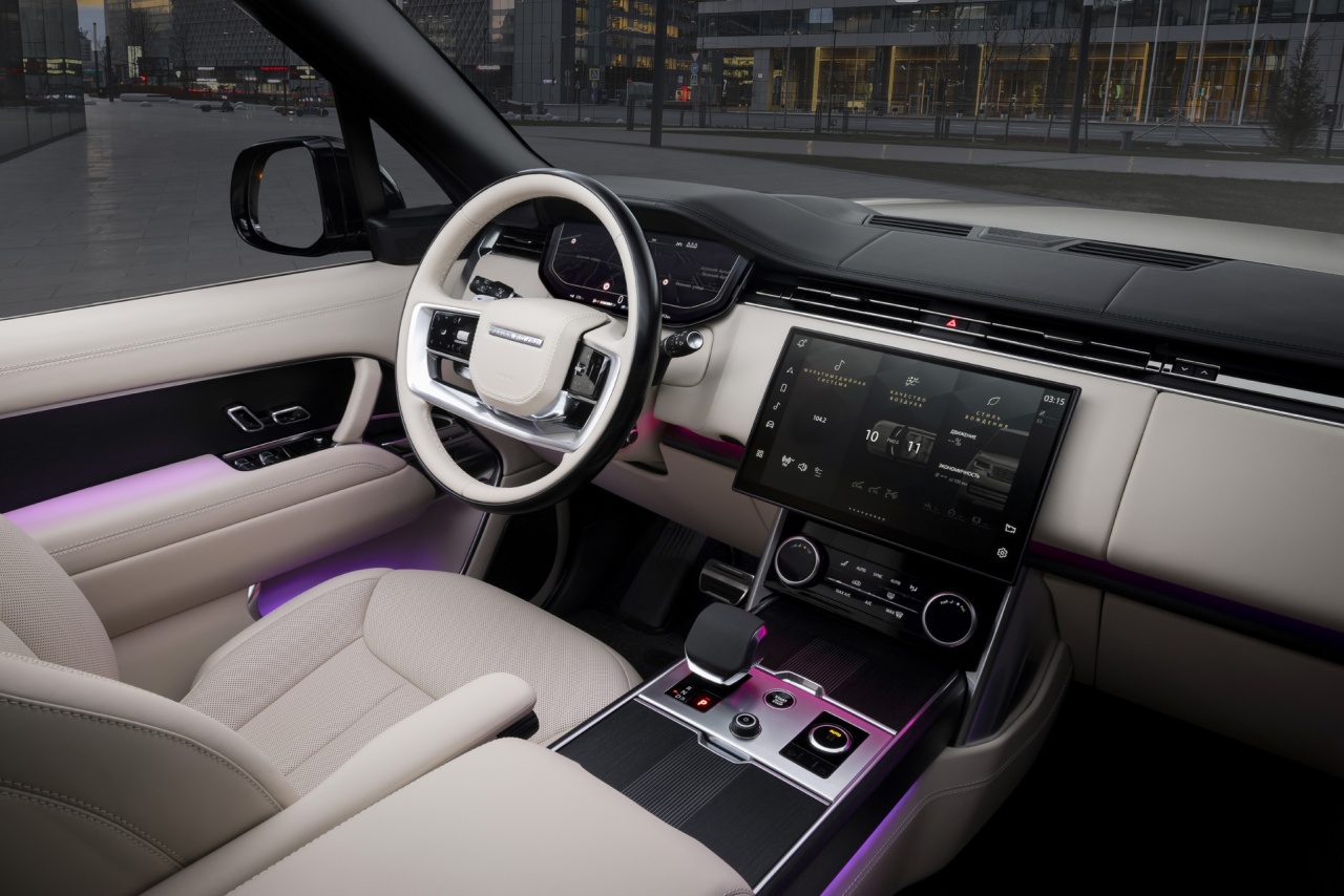 Land Rover Range Rover. Торпедо. Фото