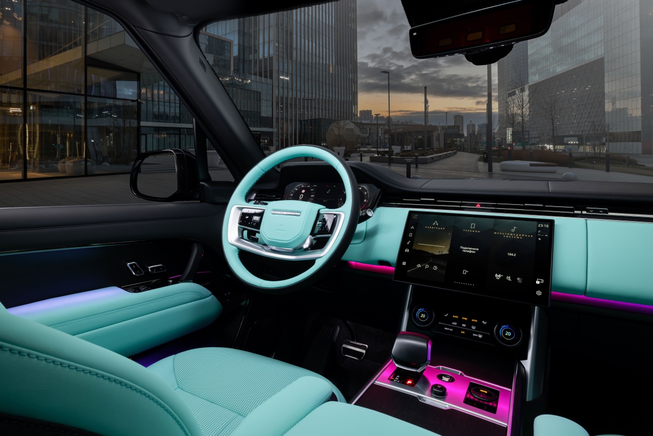 Range Rover. Торпедо. Фото