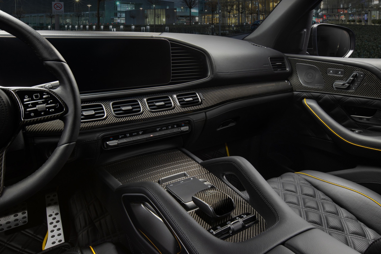 Mercedes-Benz GLS Maybach Brabus. Торпедо. Фото 2