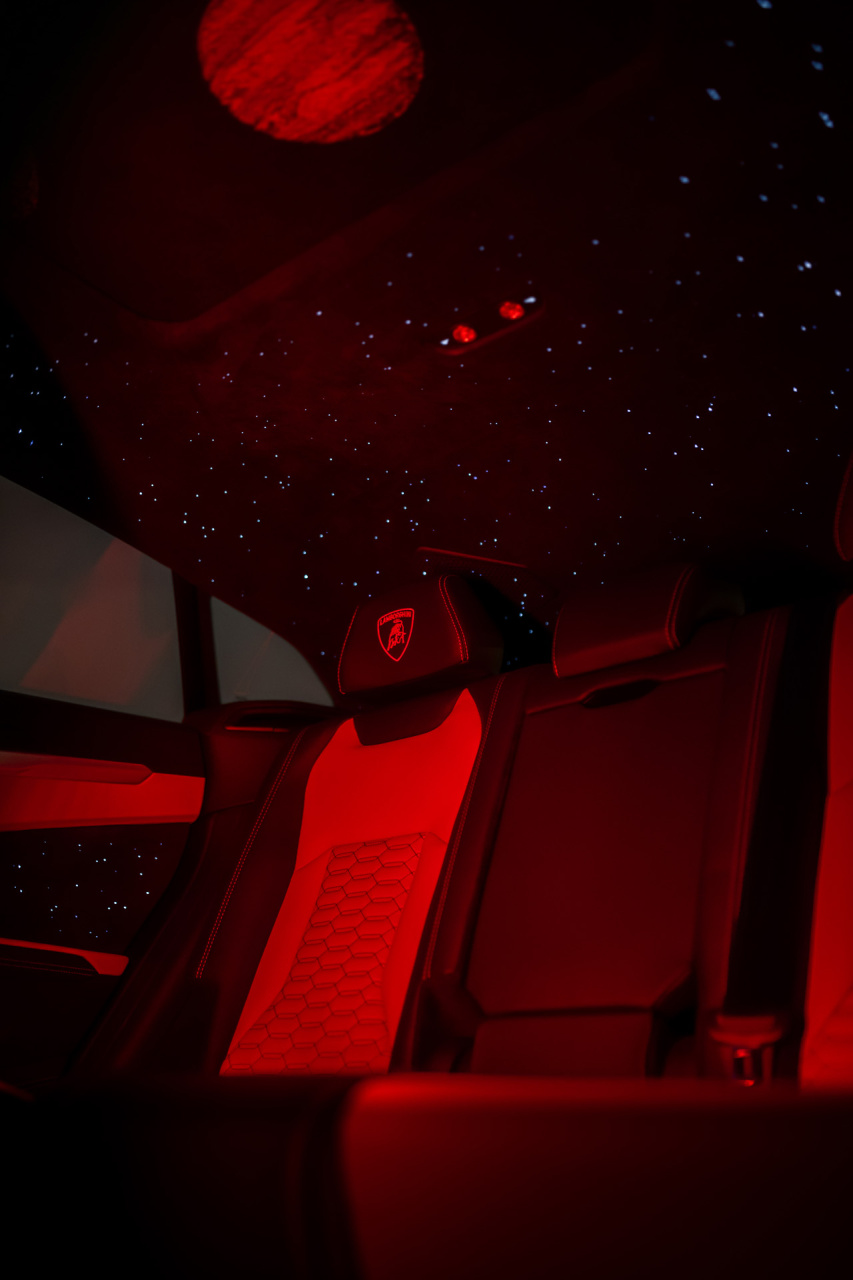 Lamborghini Urus звездное небо. Фото 18