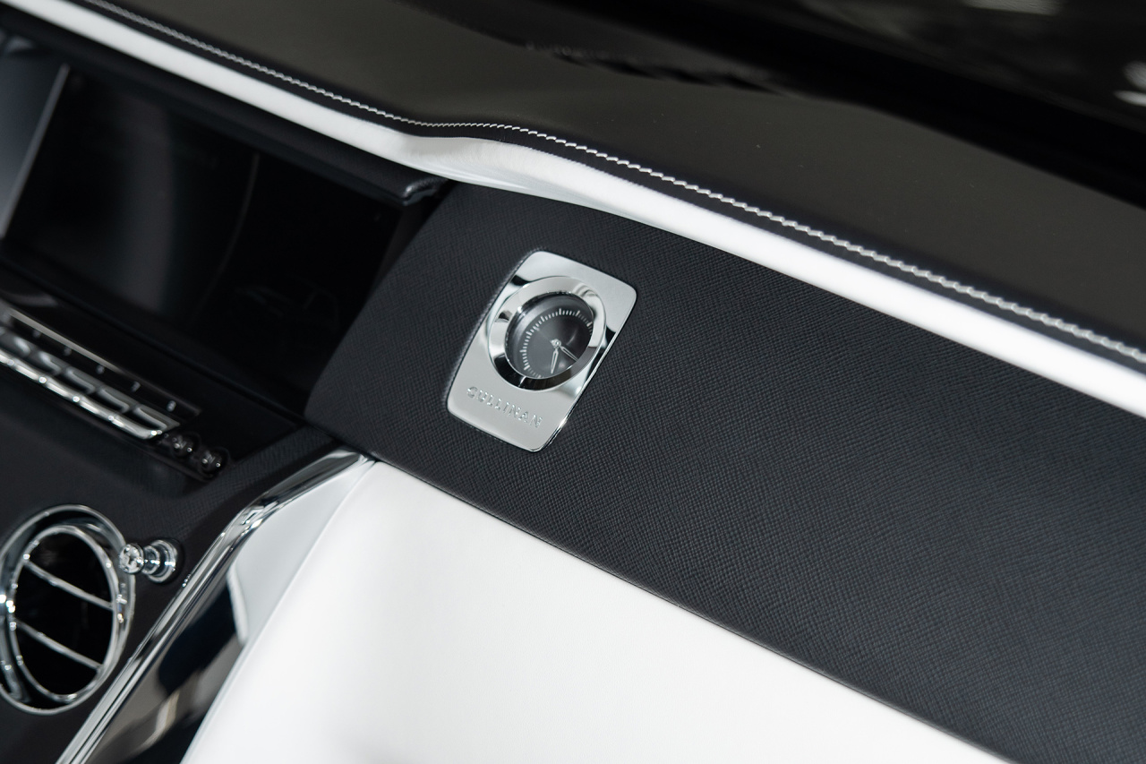 Rolls-Royce Cullinan White Interior. Торпедо. Фото 1