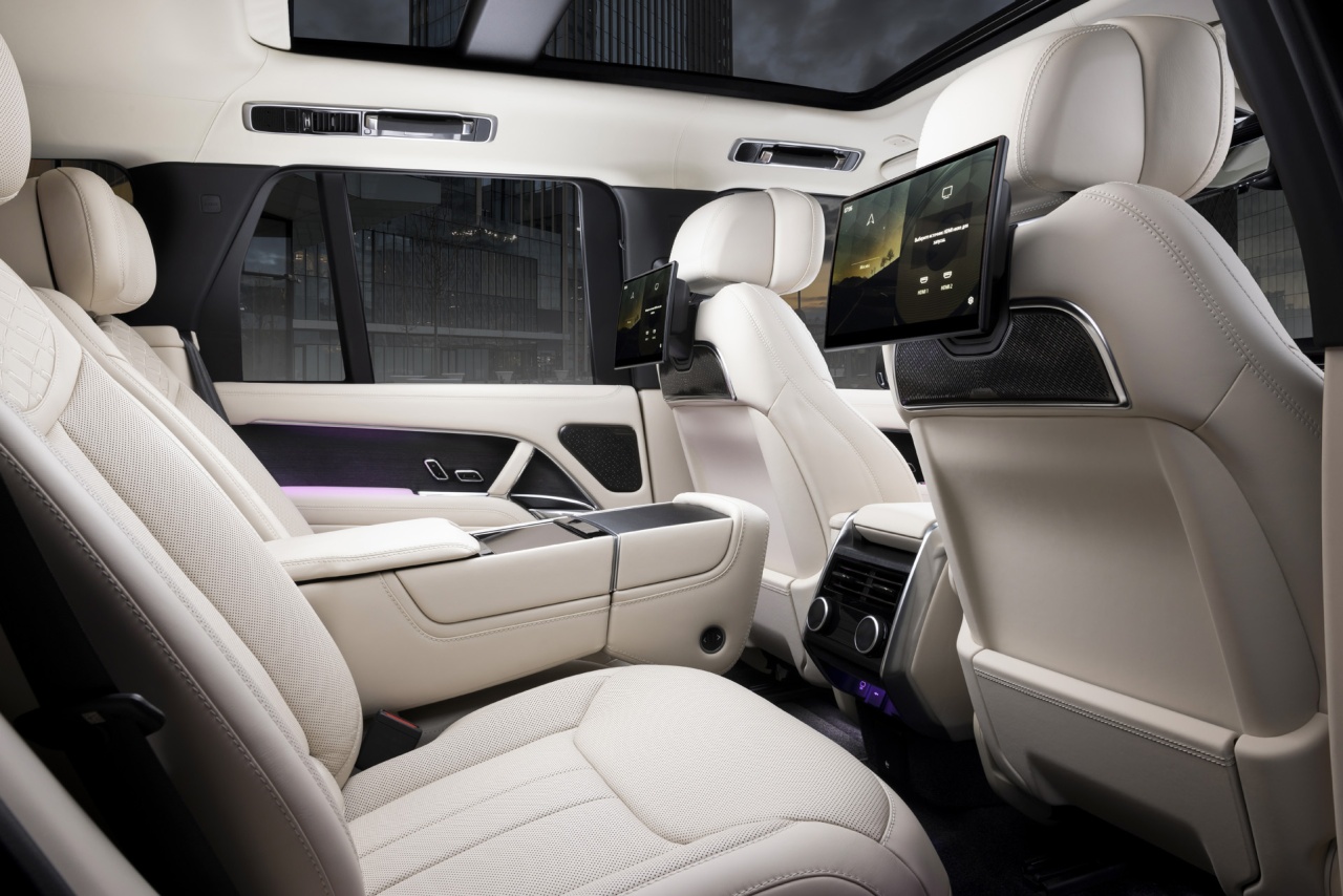 Салон Land Rover Range Rover. Фото