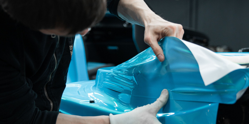 Оклейка автомобиля цветной пленкой. Фото