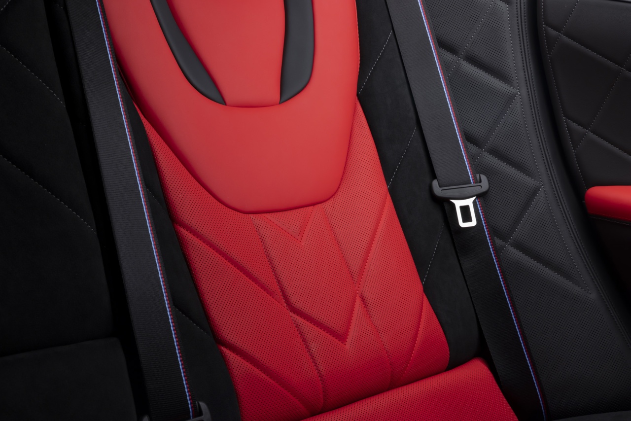 Сиденья для BMW XM. Фото