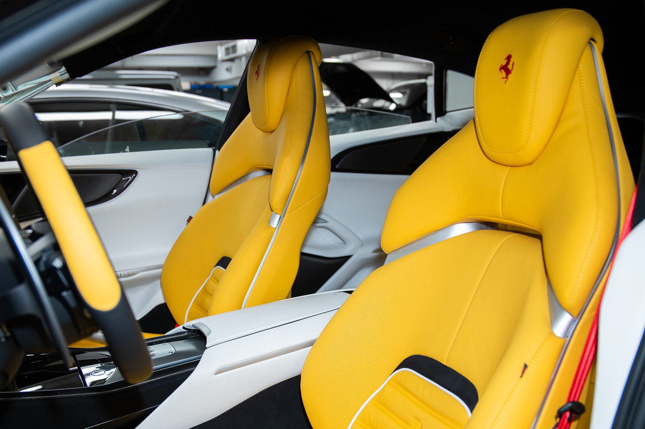 Салон Ferrari Purosangue Black&Yellow. Фото