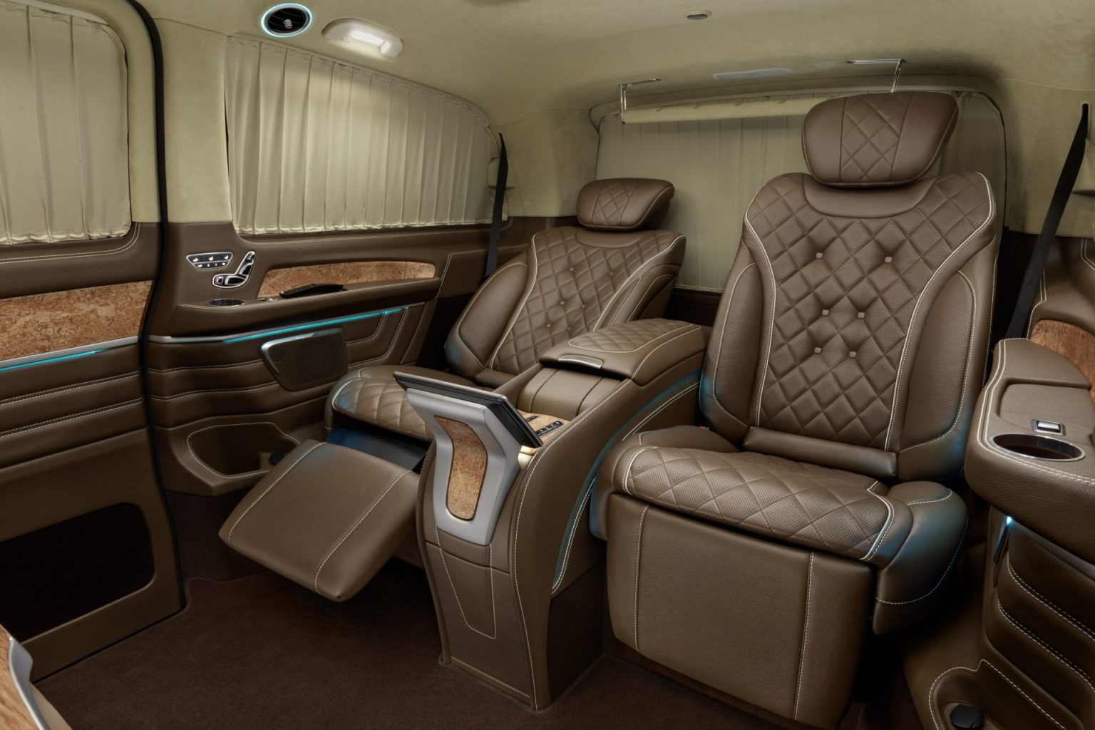 Фото кожаного салона Mercedes Benz V-VIP, A1 Auto